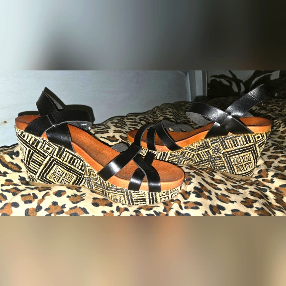 Stylish Black Wedge Sandals